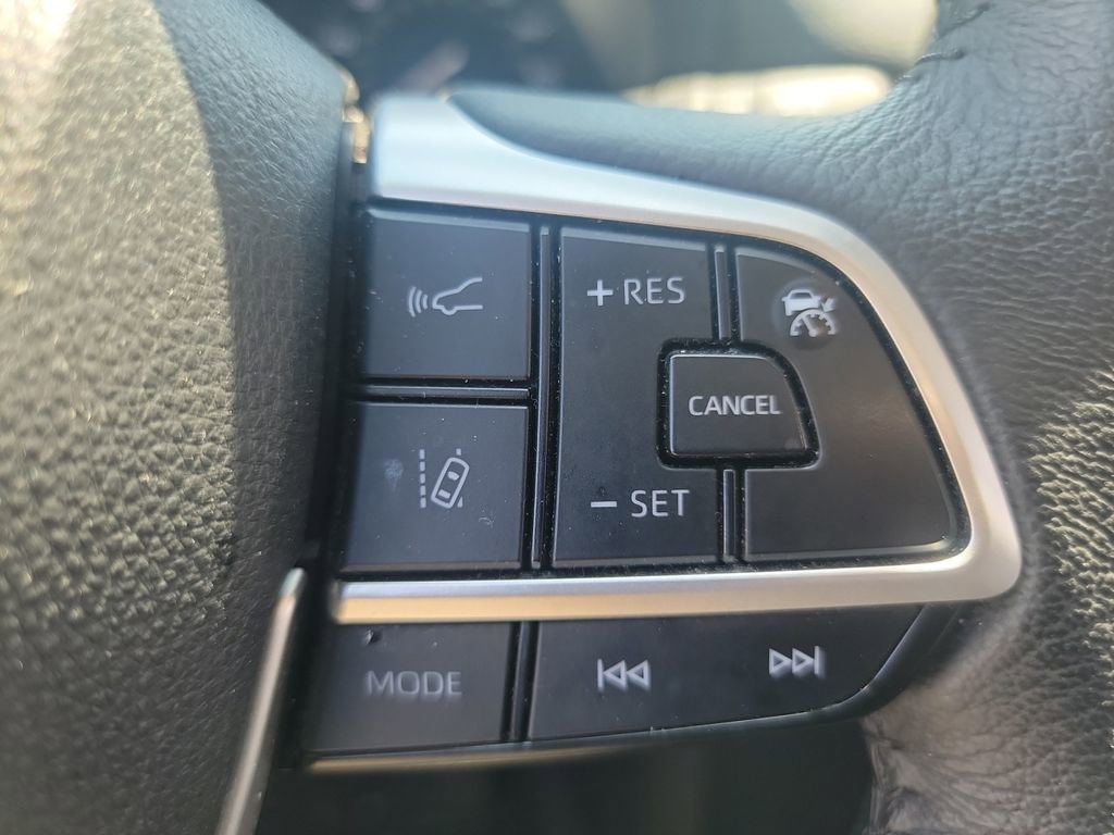 Used 2025 Toyota Sienna XLE FWD image 19