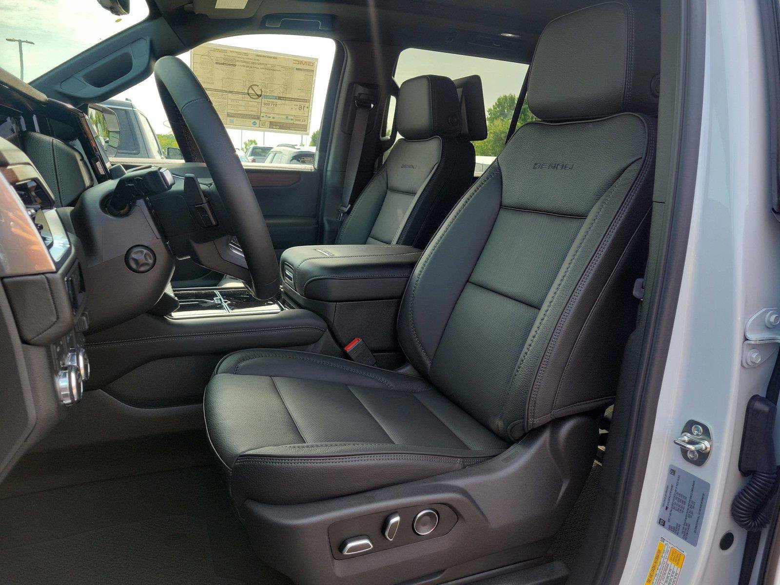 New 2026 GMC Yukon Denali w/ Advanced Technology Package AWD/4WD image 16