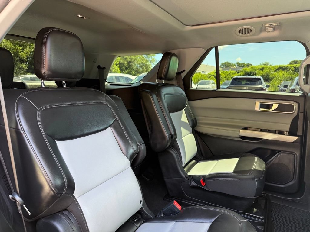 Used 2022 Ford Explorer XLT w/ Equipment Group 202A RWD image 22
