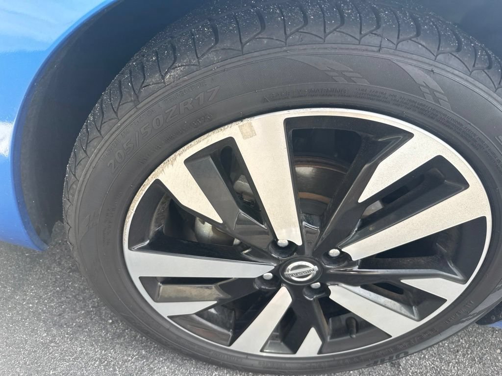 Used 2022 Nissan Versa SR FWD image 8