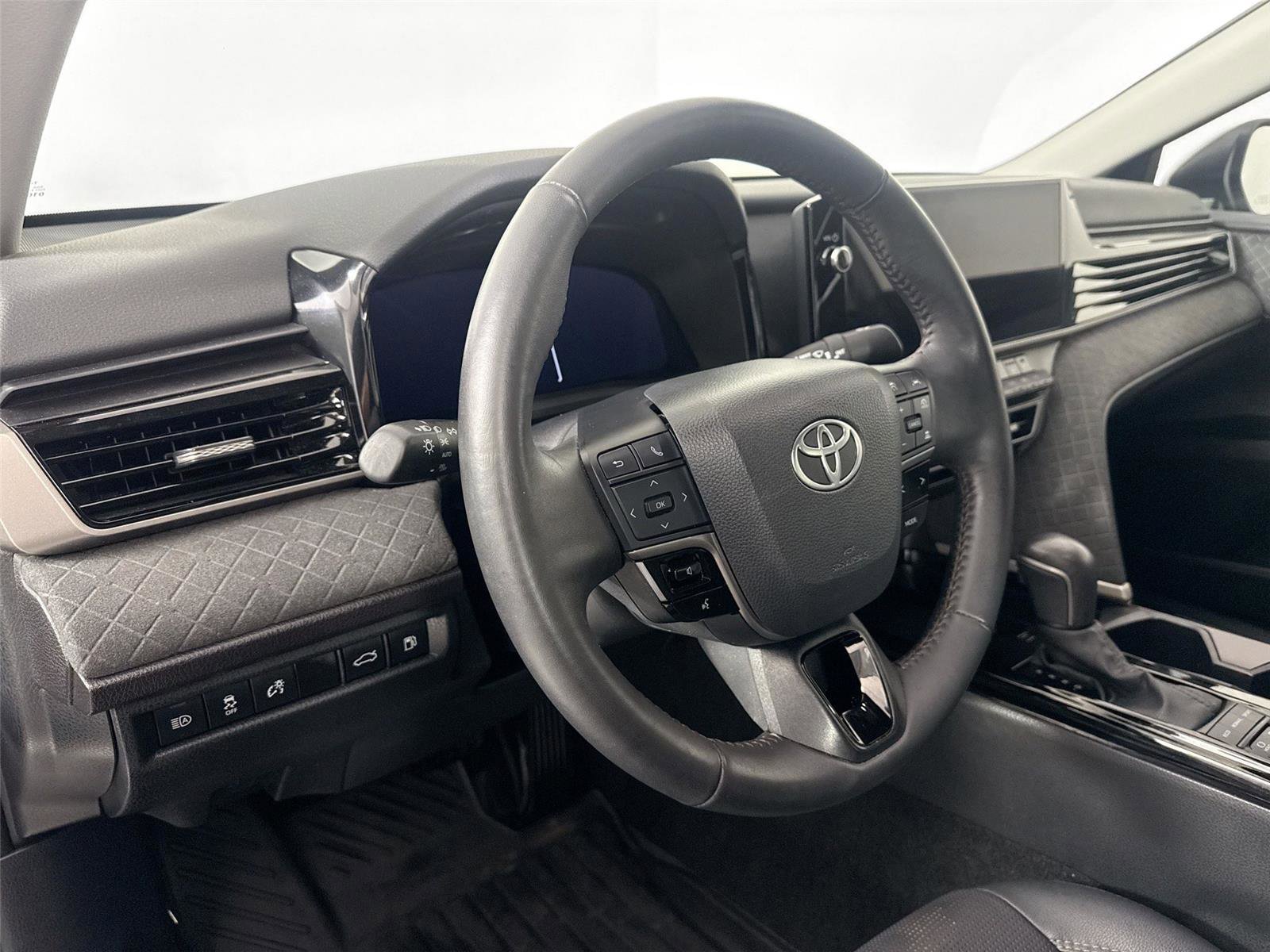 Used 2025 Toyota Camry XLE image 13