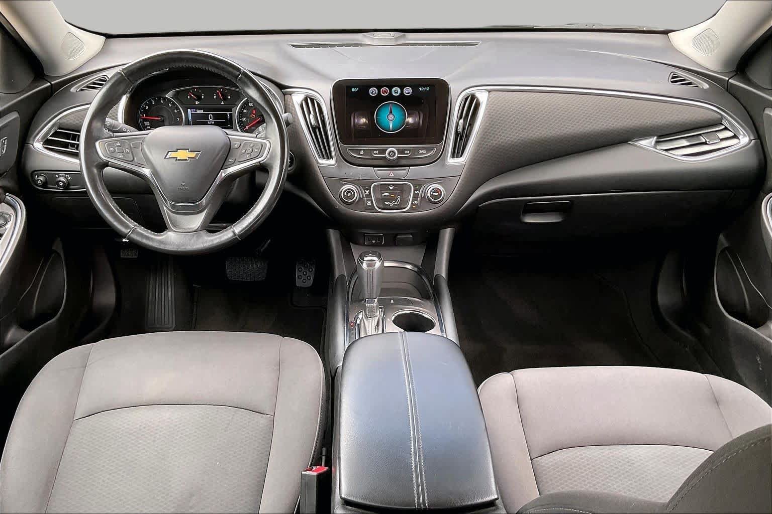 Used 2017 Chevrolet Malibu LT FWD image 15