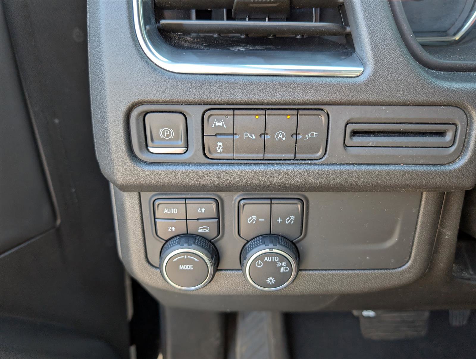 Used 2021 Chevrolet Tahoe RST w/ Luxury Package image 23