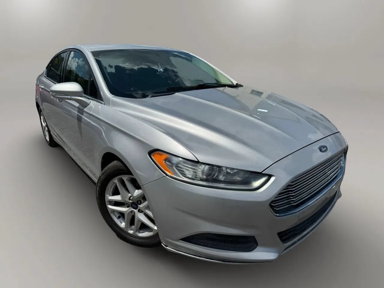 Used 2016 Ford Fusion SE FWD image 2