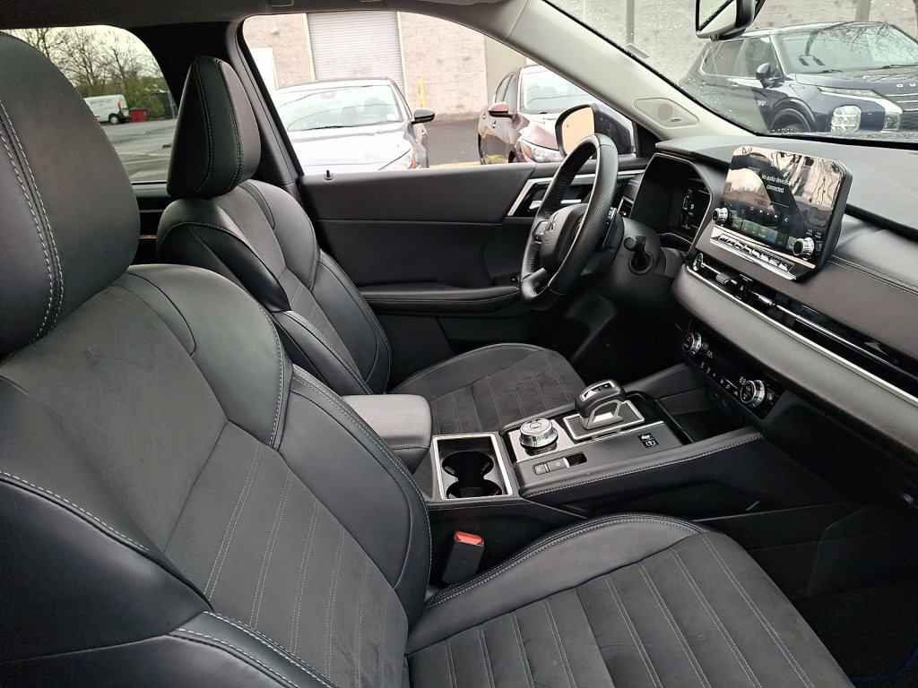 Used 2024 Mitsubishi Outlander 4WD Plug-In Hybrid image 11
