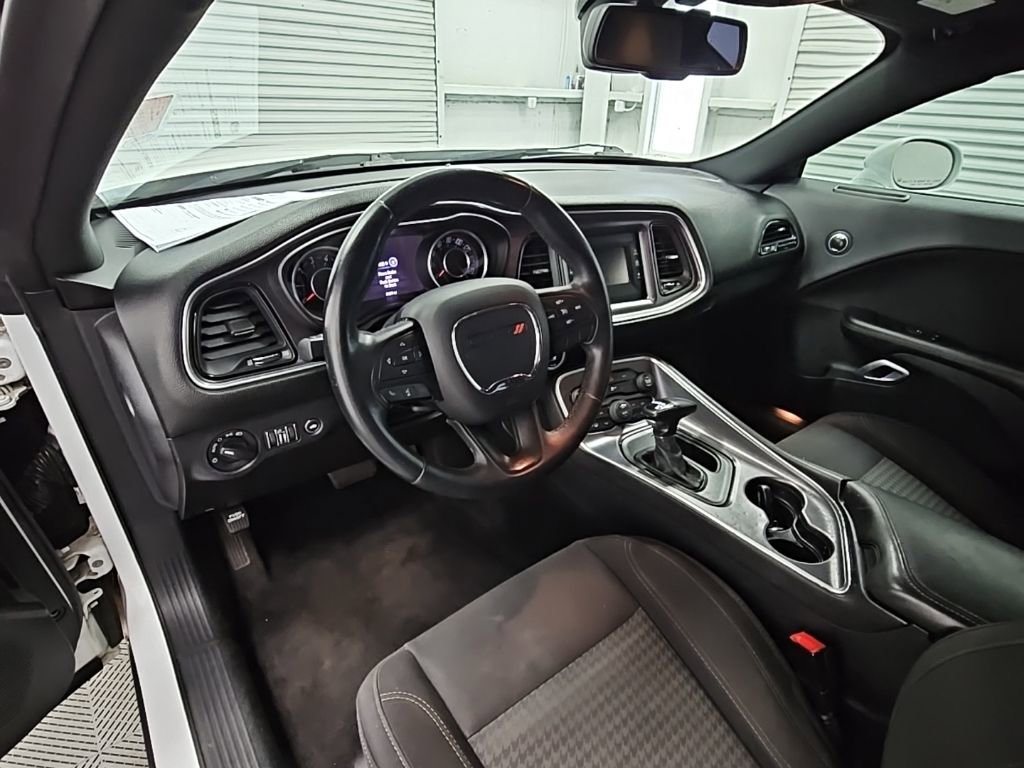Used 2015 Dodge Challenger SXT image 12