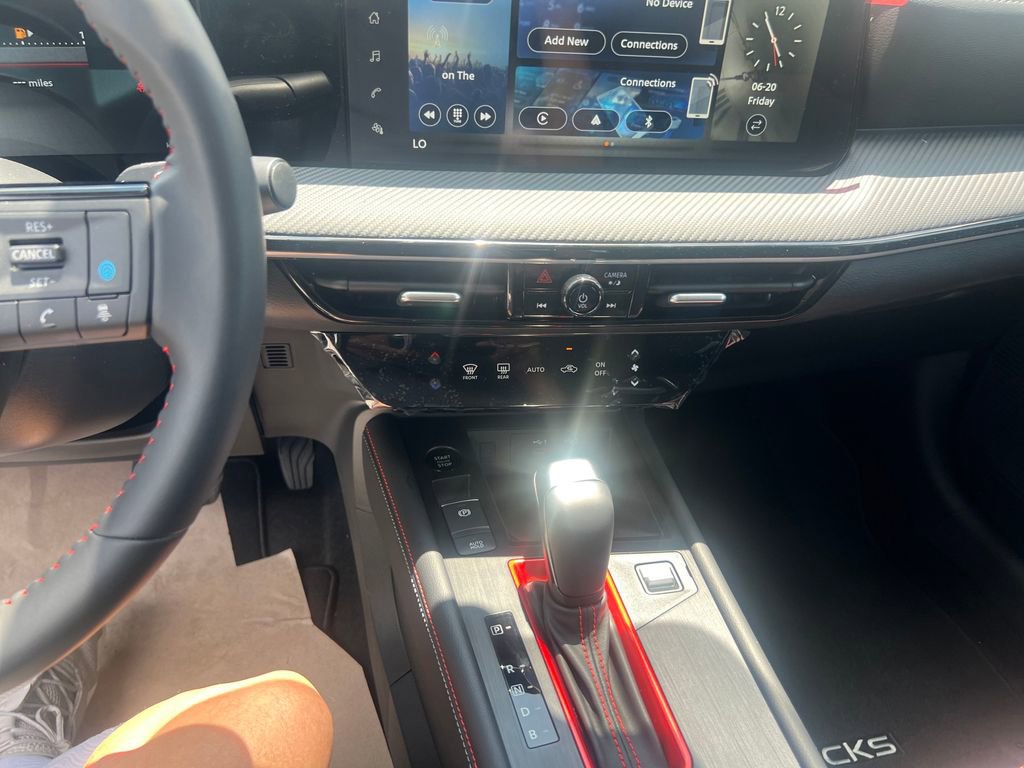 New 2025 Nissan Kicks SR image 18