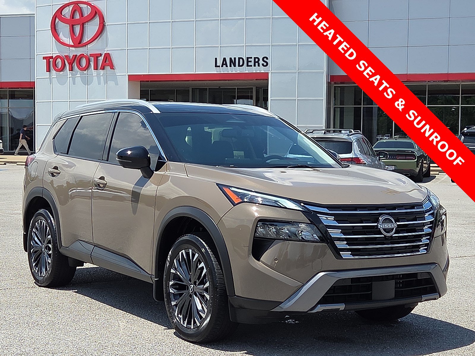 Used 2025 Nissan Rogue SL w/ Tech Package FWD image 1