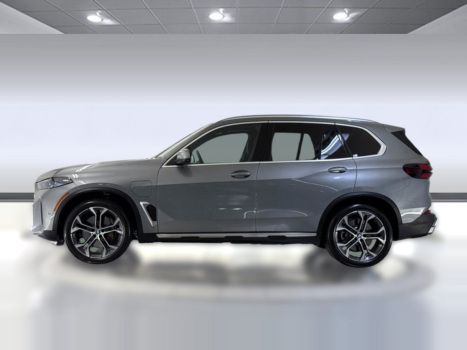 Used 2026 BMW X5 xDrive50e w/ Climate Comfort Package AWD/4WD image 2