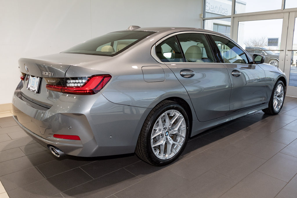 Used 2026 BMW 330i xDrive Sedan AWD/4WD image 15