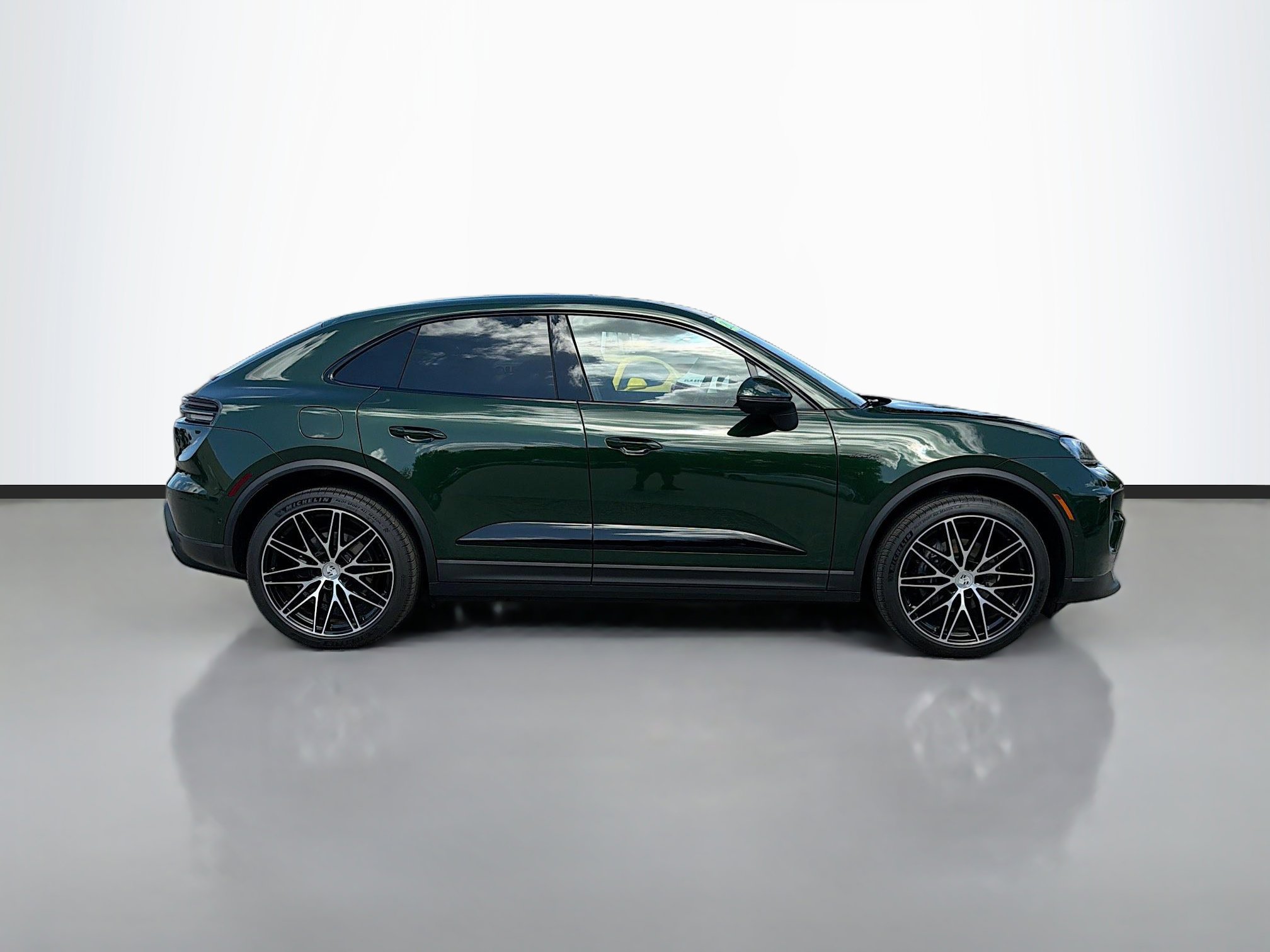 Used 2024 Porsche Macan 4 Electric image 2