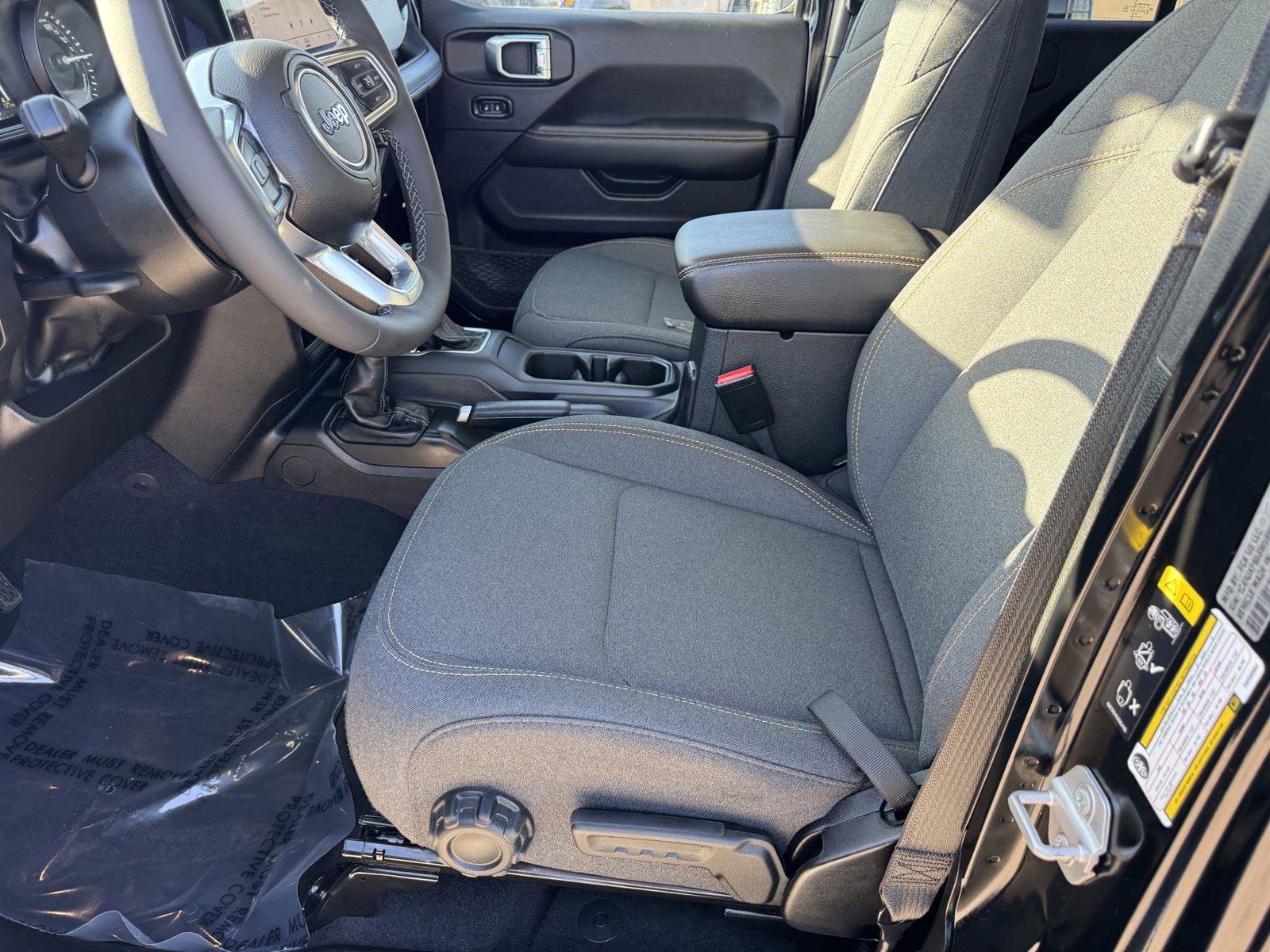 Certified 2025 Jeep Wrangler Sahara w/ Safety Group AWD/4WD image 13