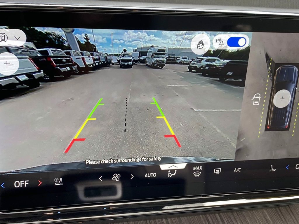 Used 2026 Ford Expedition Max Platinum w/ Platinum Ultimate Package AWD/4WD image 16