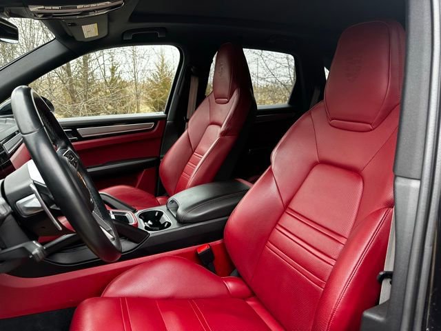 Used 2023 Porsche Cayenne S Platinum image 18