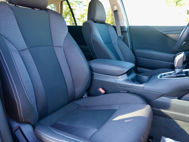 Used 2022 Subaru Outback Premium image 9