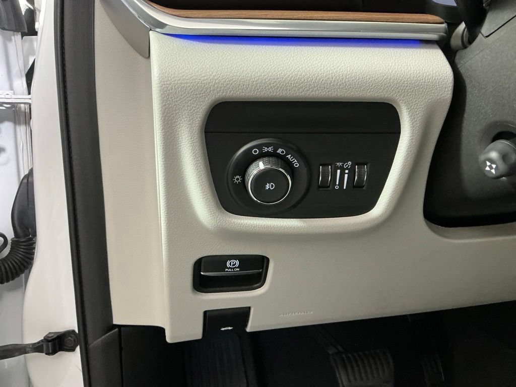 Used 2023 Jeep Grand Cherokee L Summit w/ Advanced Protech Group IV RWD image 16