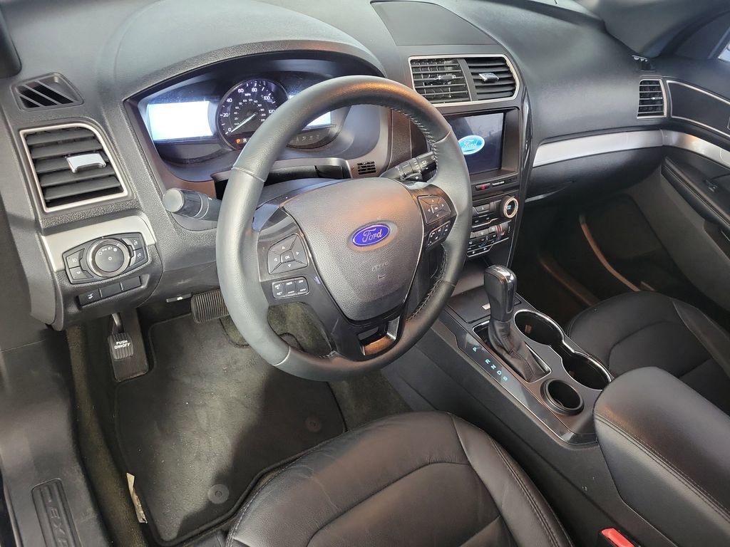 Used 2017 Ford Explorer XLT w/ Equipment Group 202A FWD image 11