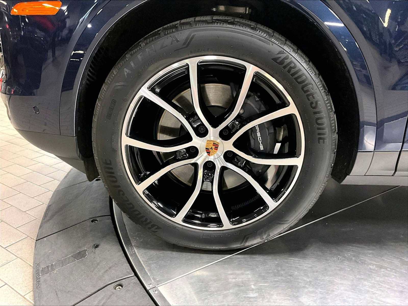 Used 2025 Porsche Cayenne Coupe image 14