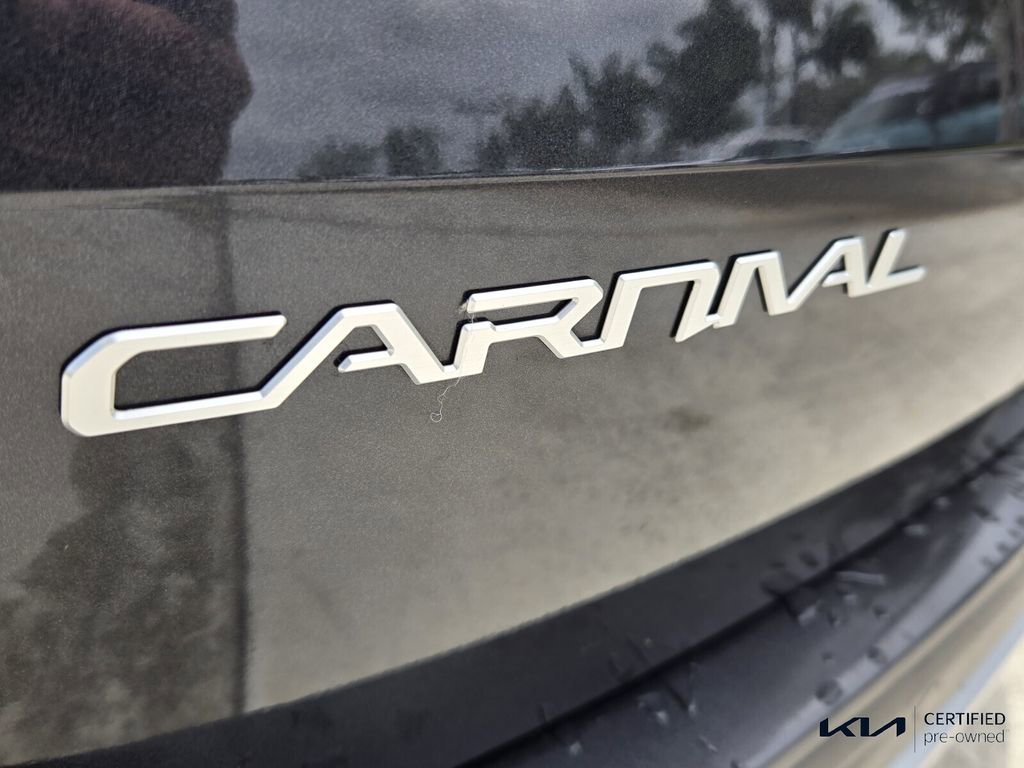 Used 2023 Kia Carnival LX FWD image 15