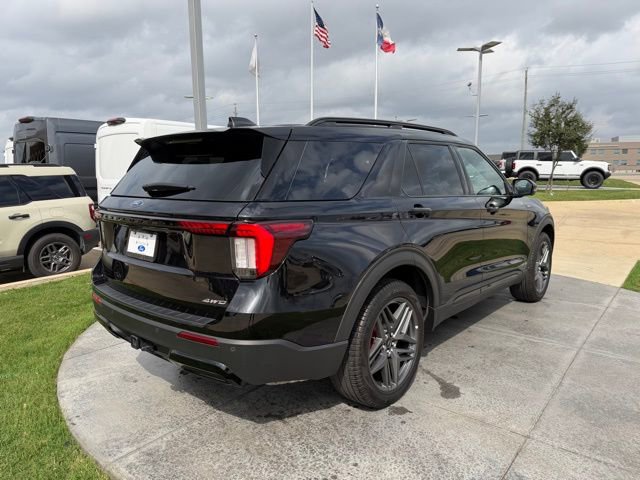 Used 2025 Ford Explorer ST-Line w/ ST-Line Street Pack AWD/4WD image 6