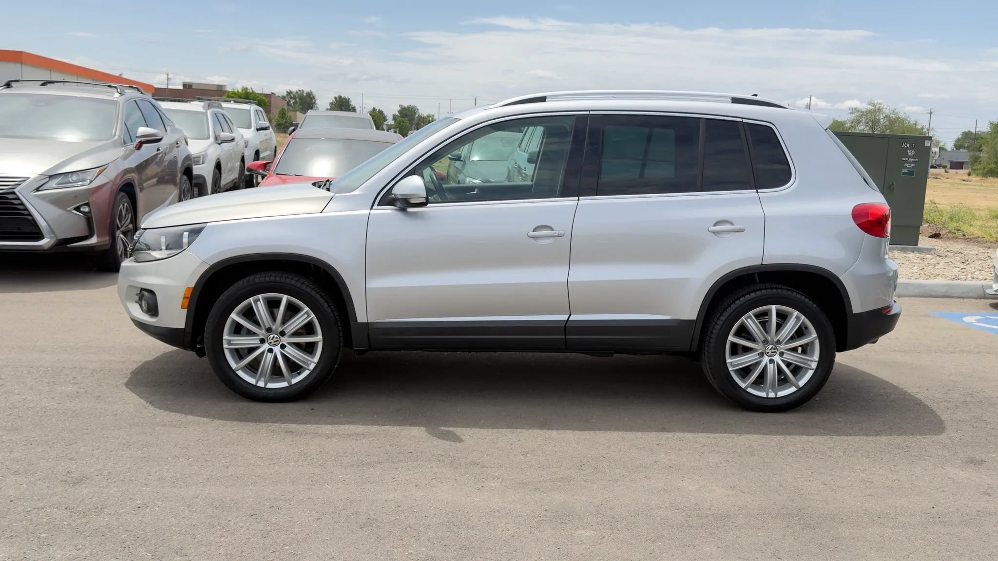 Used 2014 Volkswagen Tiguan SE AWD/4WD image 8