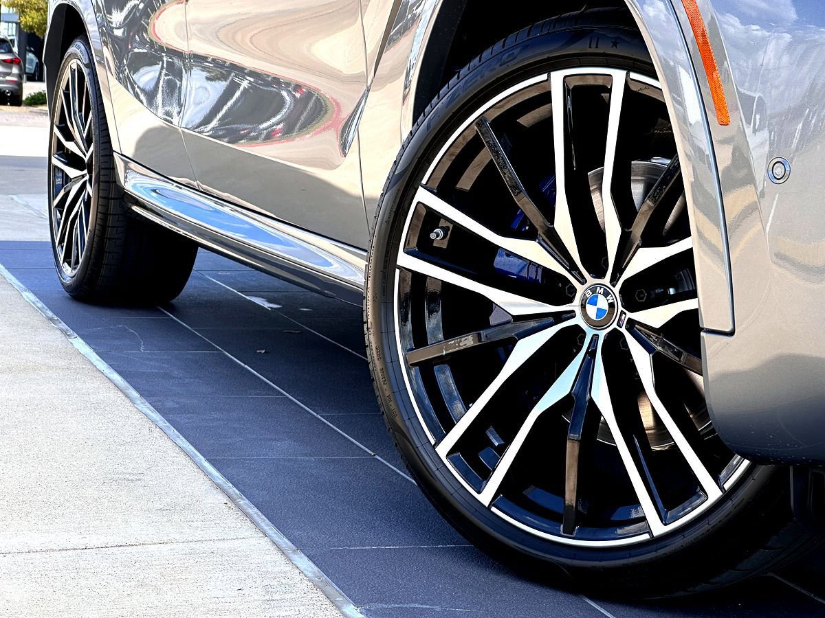 New 2026 BMW X6 xDrive40i w/ Climate Comfort Package image 2