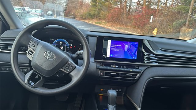 Used 2025 Toyota Camry LE image 10