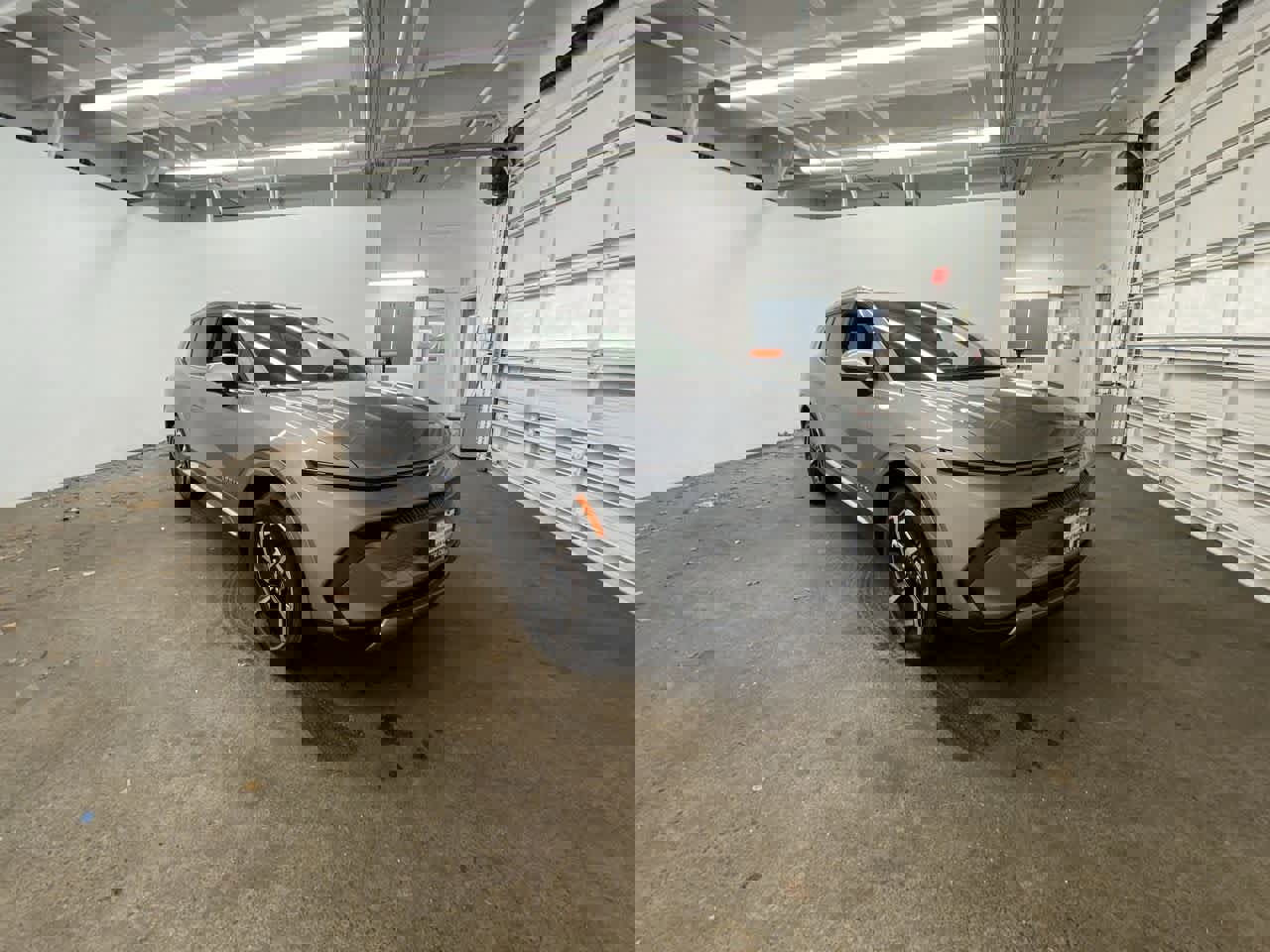 Used 2025 Chevrolet Equinox EV LT w/ Convenience Package image 8