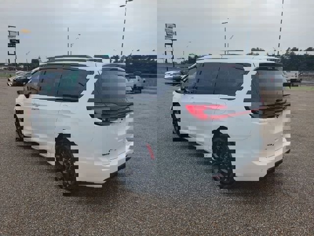 New 2026 Chrysler Pacifica Select w/ S Appearance Package image 25