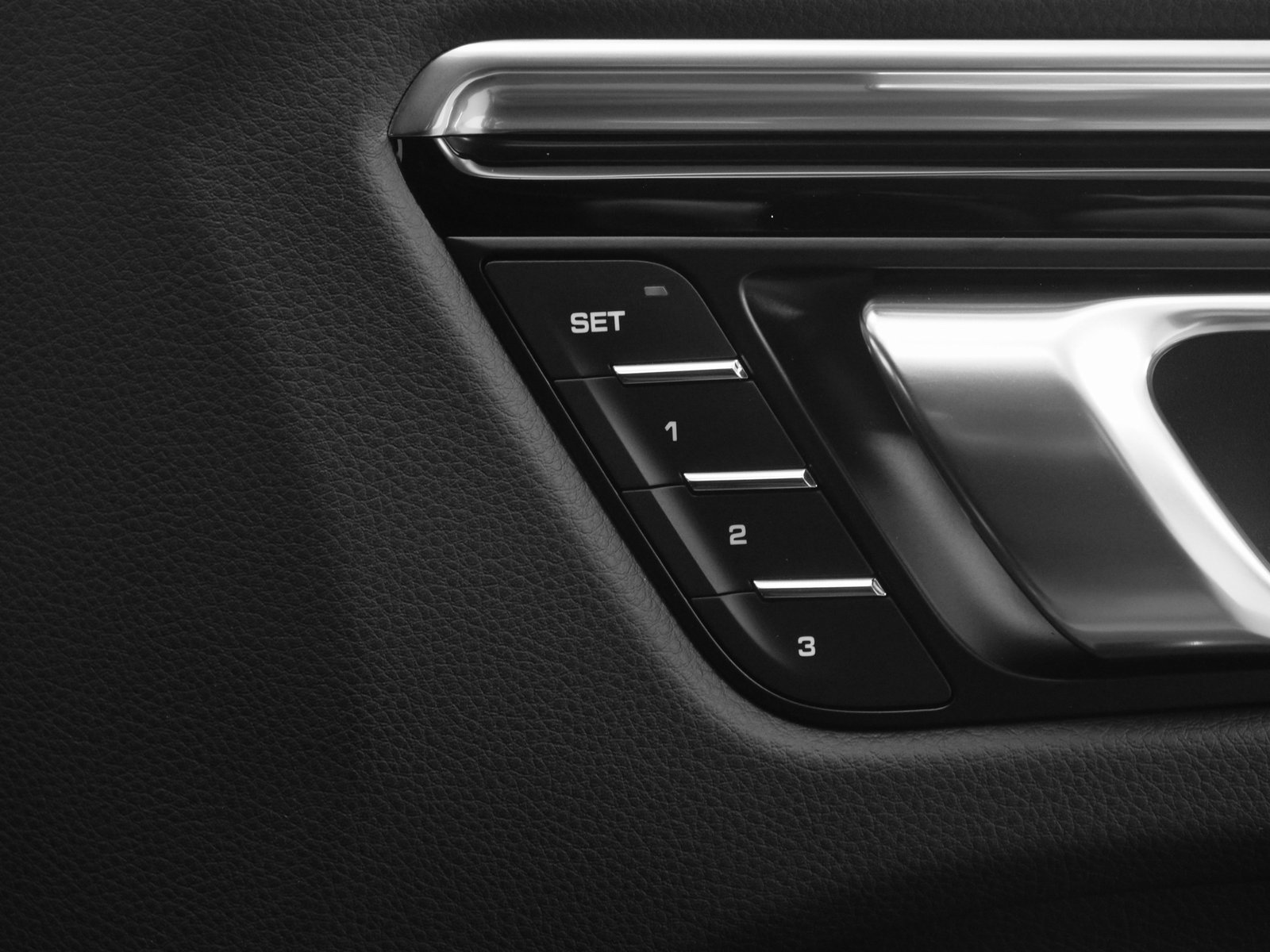 Certified 2025 Porsche Macan image 19