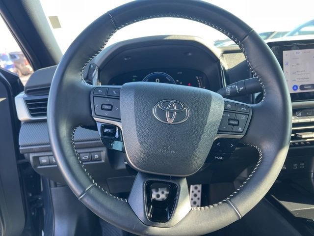 Used 2025 Toyota Camry SE image 13