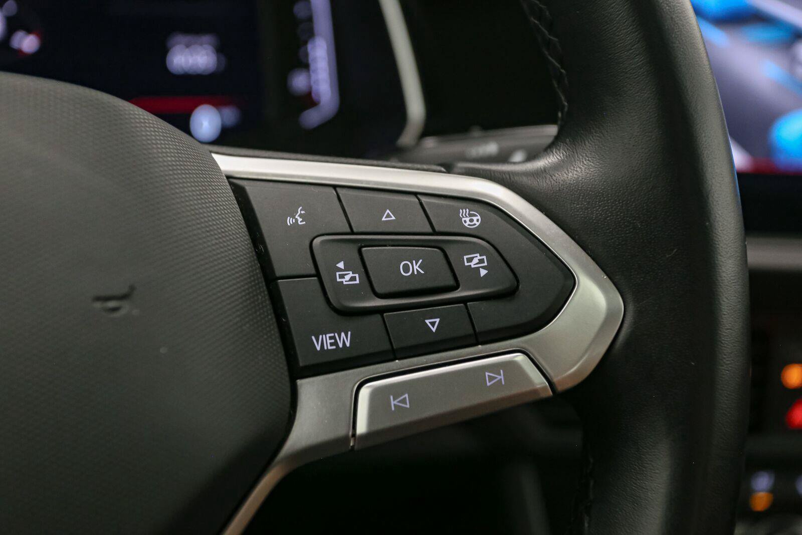 Certified 2023 Volkswagen Jetta SEL FWD image 40