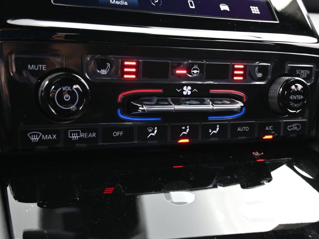 Used 2024 Jeep Grand Cherokee L Laredo w/ Luxury Tech Group I image 21