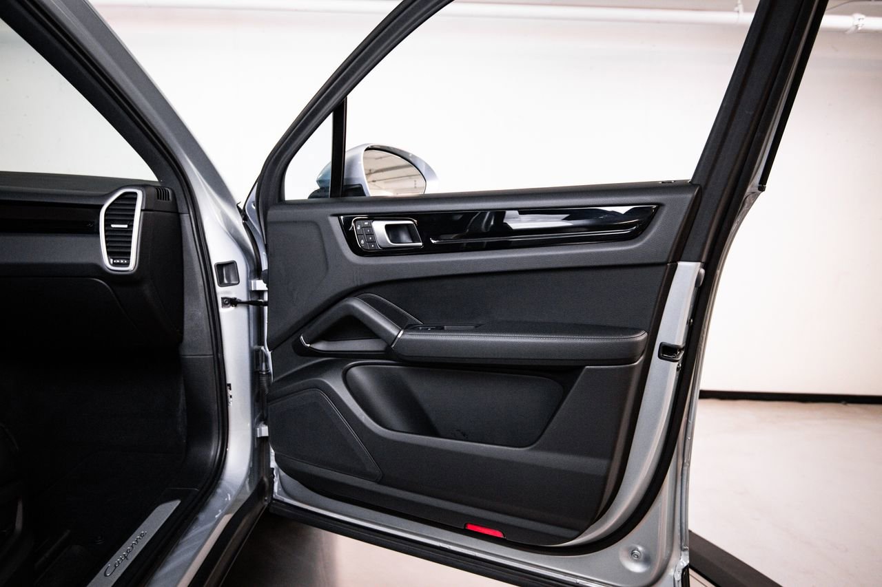 Certified 2023 Porsche Cayenne AWD/4WD image 27