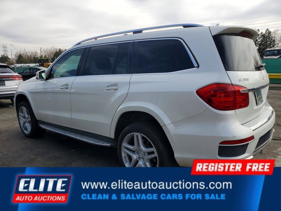 Used 2015 Mercedes-Benz GL 550 4MATIC image 3