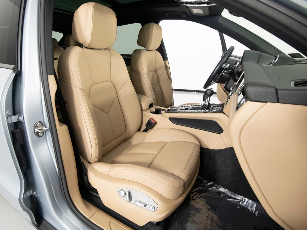 Certified 2019 Porsche Macan AWD/4WD image 35