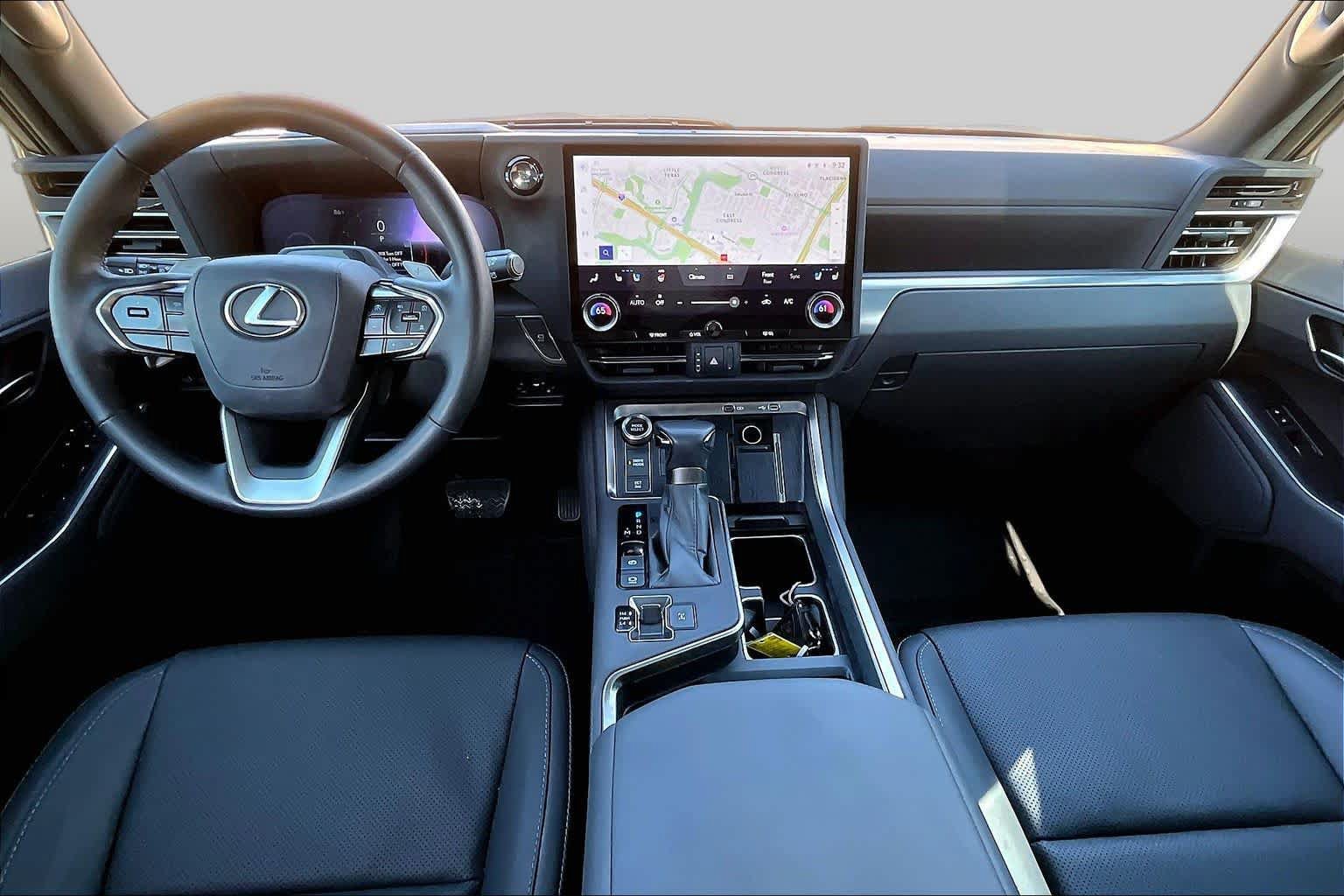 Used 2025 Lexus GX 550 w/ Accessory Package (2T) AWD/4WD image 16
