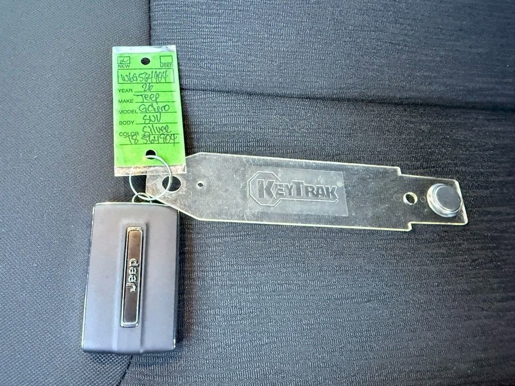 New 2026 Jeep Grand Cherokee L Laredo image 39