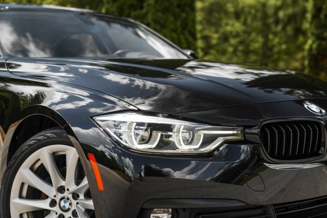 Used 2018 BMW 320i xDrive Sedan AWD/4WD image 8