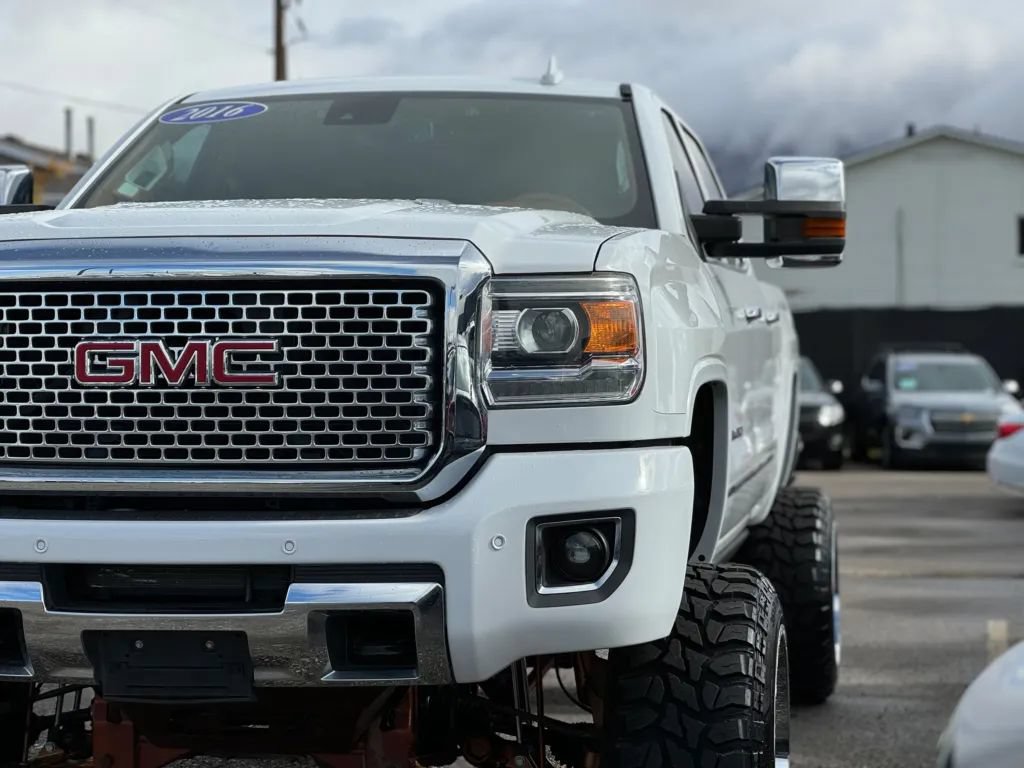 Used 2016 GMC Sierra 2500 Denali w/ Duramax Plus Package AWD/4WD image 52