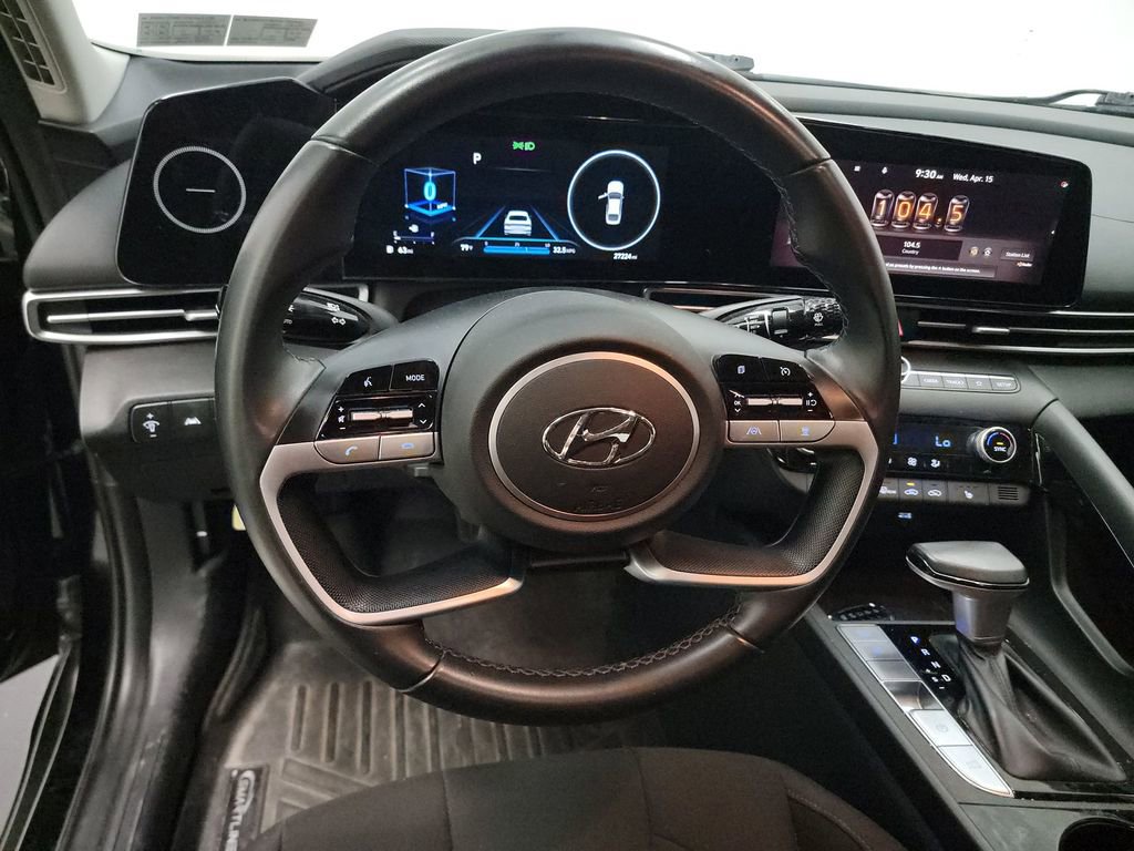 Used 2023 Hyundai Elantra SEL w/ Convenience Package FWD image 11