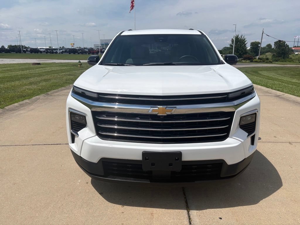 Used 2026 Chevrolet Traverse LT w/ Driver Confidence Package FWD image 2