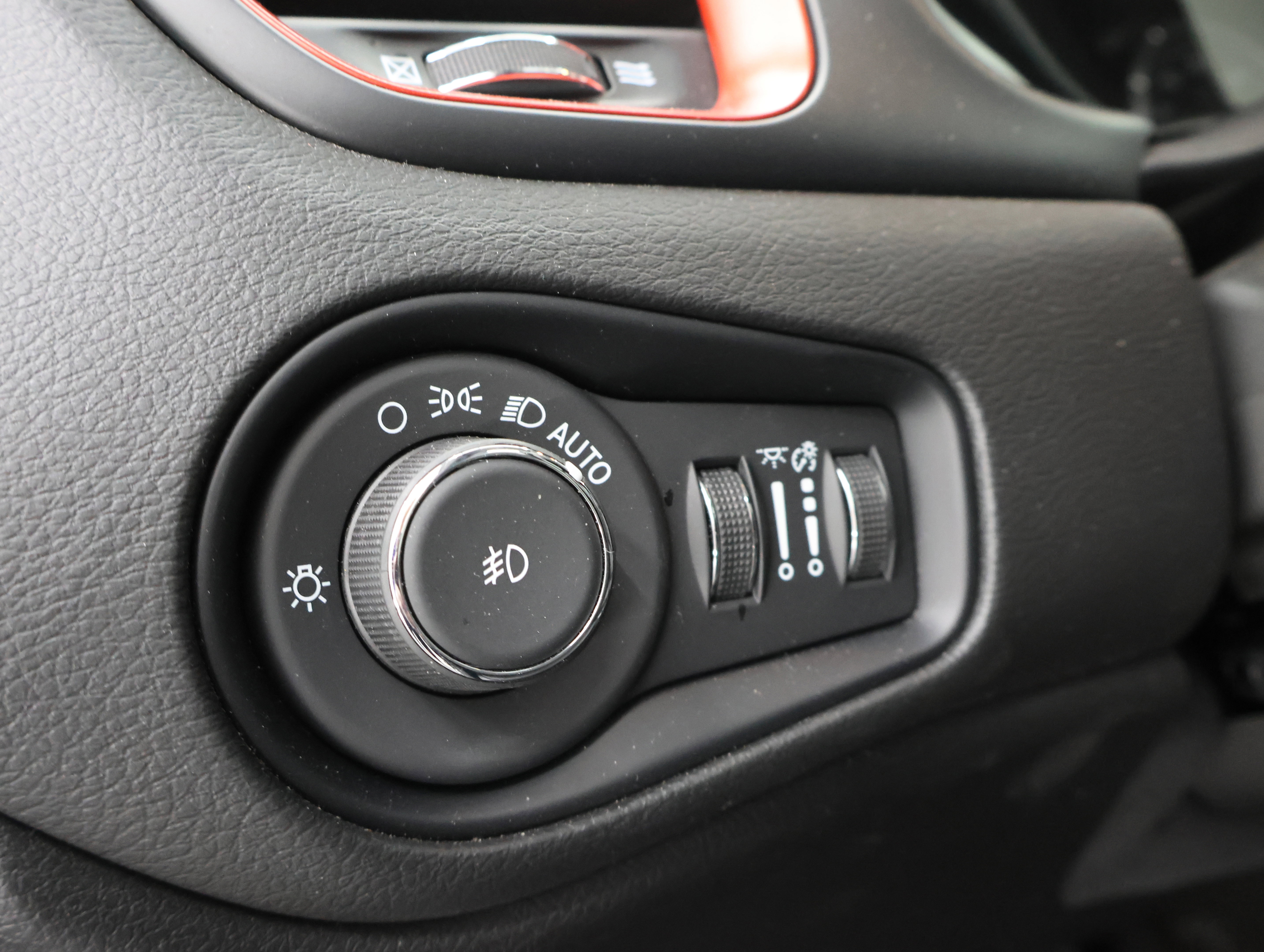 Used 2023 Jeep Renegade Trailhawk w/ Sun/Sound Group AWD/4WD image 40
