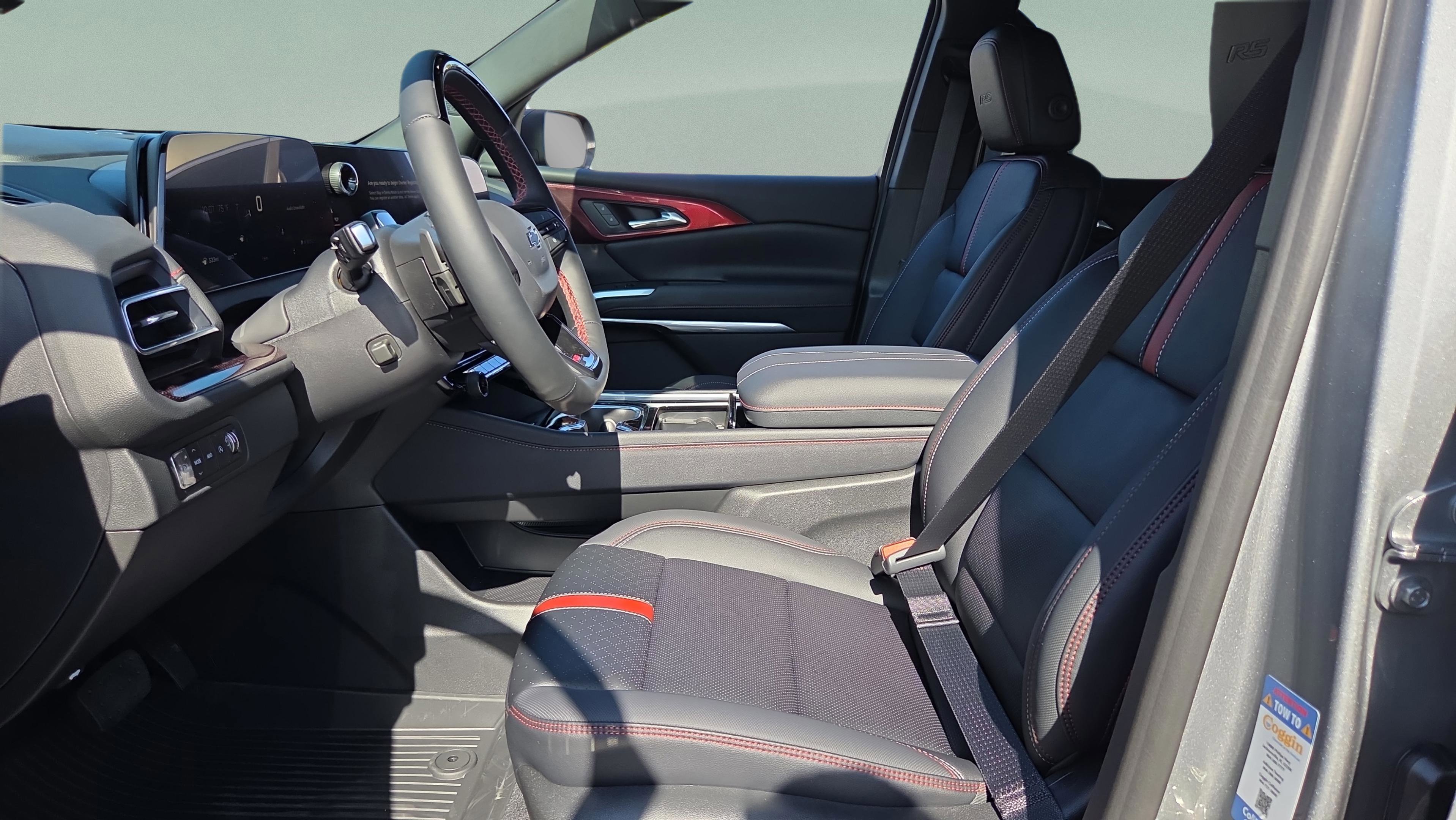 New 2026 Chevrolet Traverse RS w/ LPO, Floor Liner Package AWD/4WD image 9