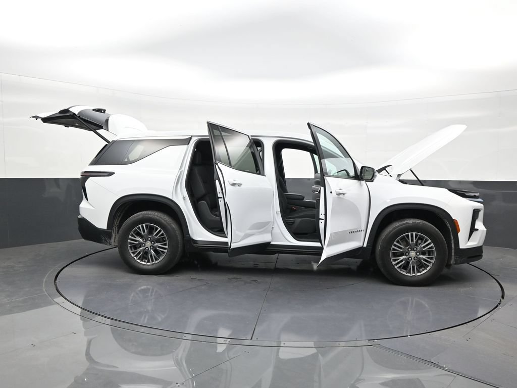 Used 2024 Chevrolet Traverse LS FWD image 29