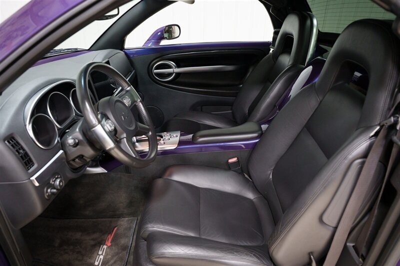 Used 2004 Chevrolet SSR w/ Preferred Equipment Group RWD image 9