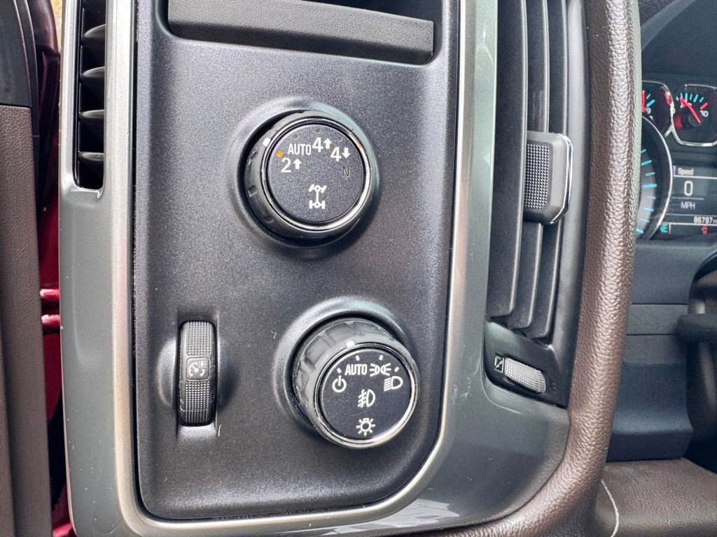 Used 2018 Chevrolet Silverado 1500 LT w/ All Star Edition AWD/4WD image 26