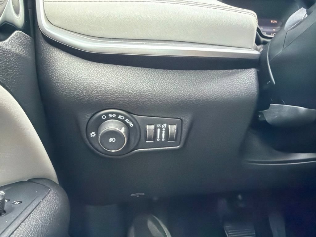Used 2025 Jeep Compass Limited AWD/4WD image 21