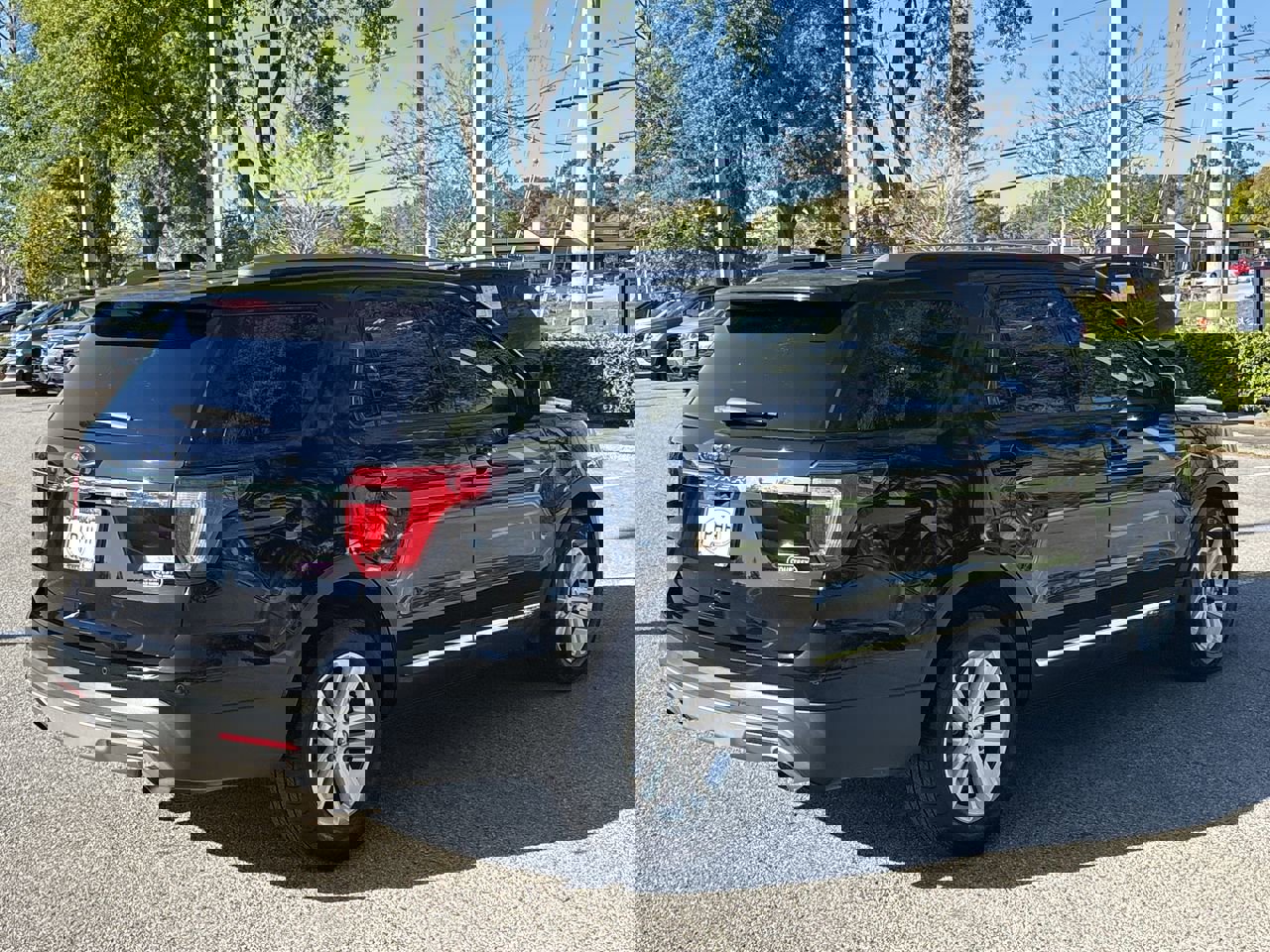 Used 2017 Ford Explorer XLT w/ Equipment Group 201A image 7