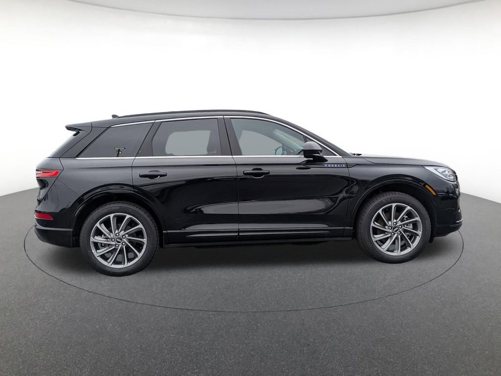 Used 2025 Lincoln Corsair Grand Touring w/ Towing Package image 4